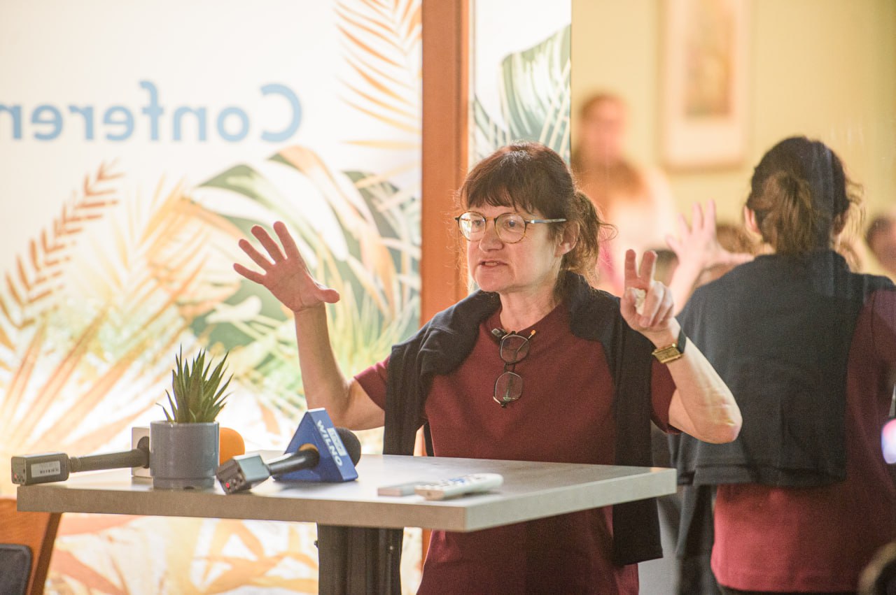 Навуковы погляд на праблемы<br>за кратамі